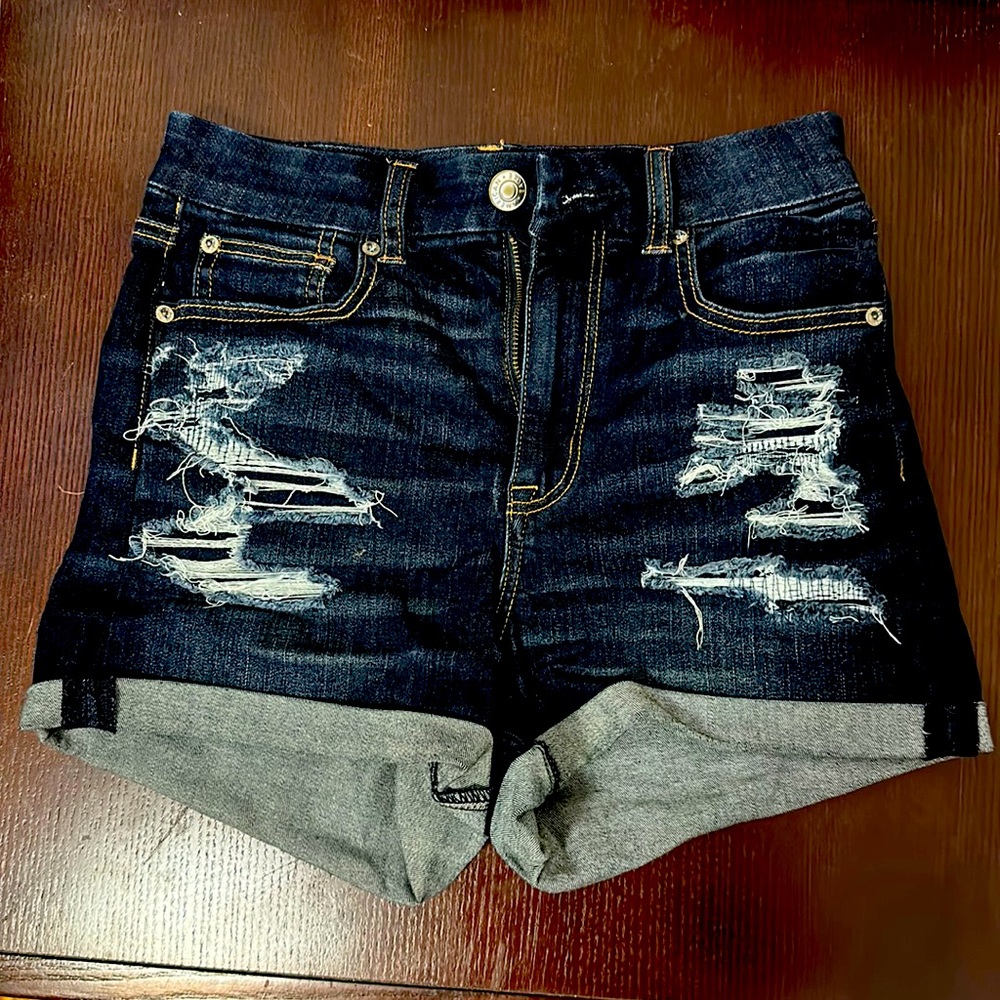 Cute ripped denim high-wasted American Eagle shorts